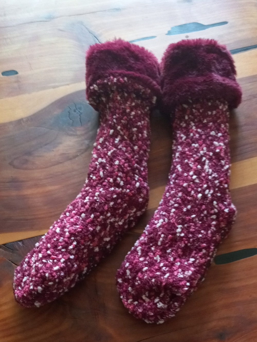 Jane & Bleecker Plushfill Lined Slipper Socks Burgundy Faux Fur Cuff